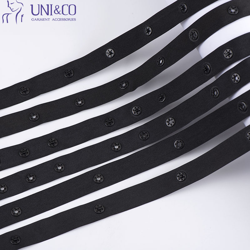 stock Black and white 18mm Tape Width plastic  snap button tape